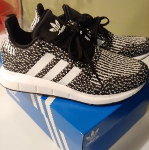 Adidas run swift, brand new, boys 6/women's 7.5